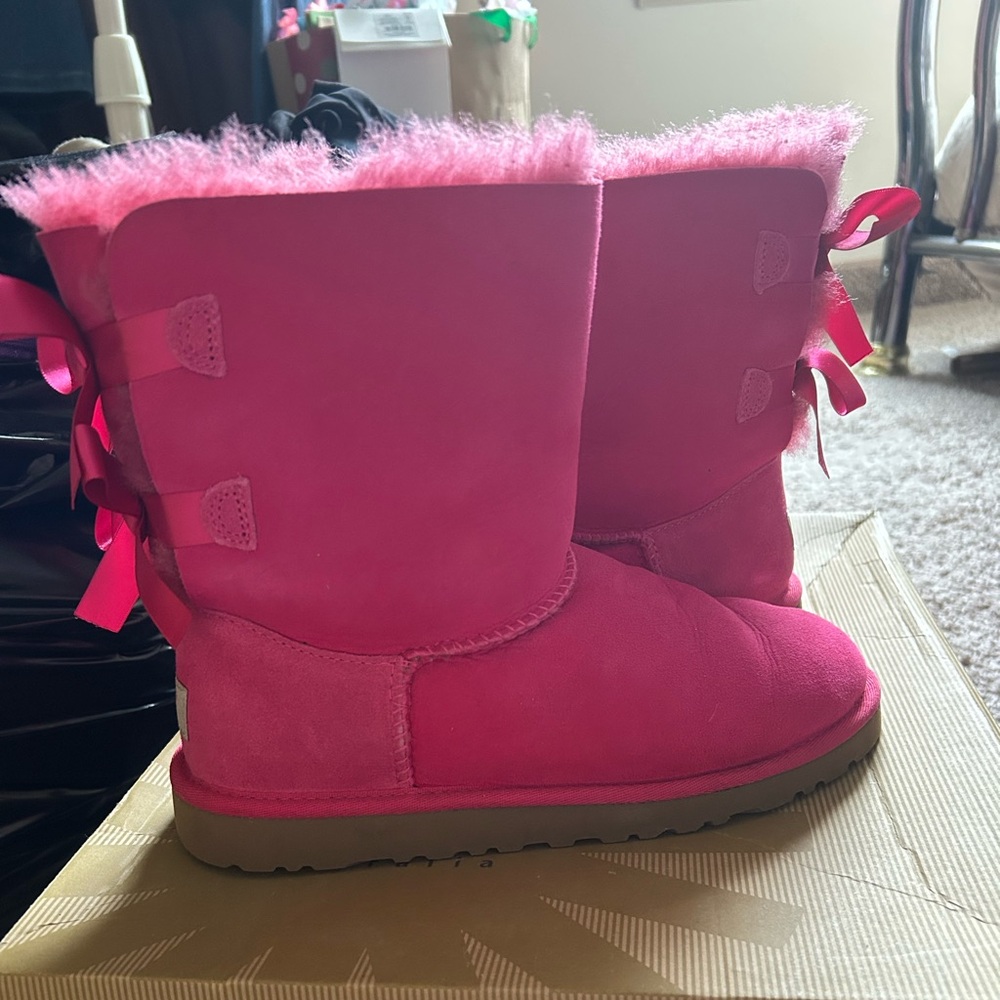 Like New Bailey Bow Uggs - Pink, Size 5